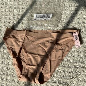 New with tag Victoria's Secret Nude Stretch Cotton Bikini Panty M